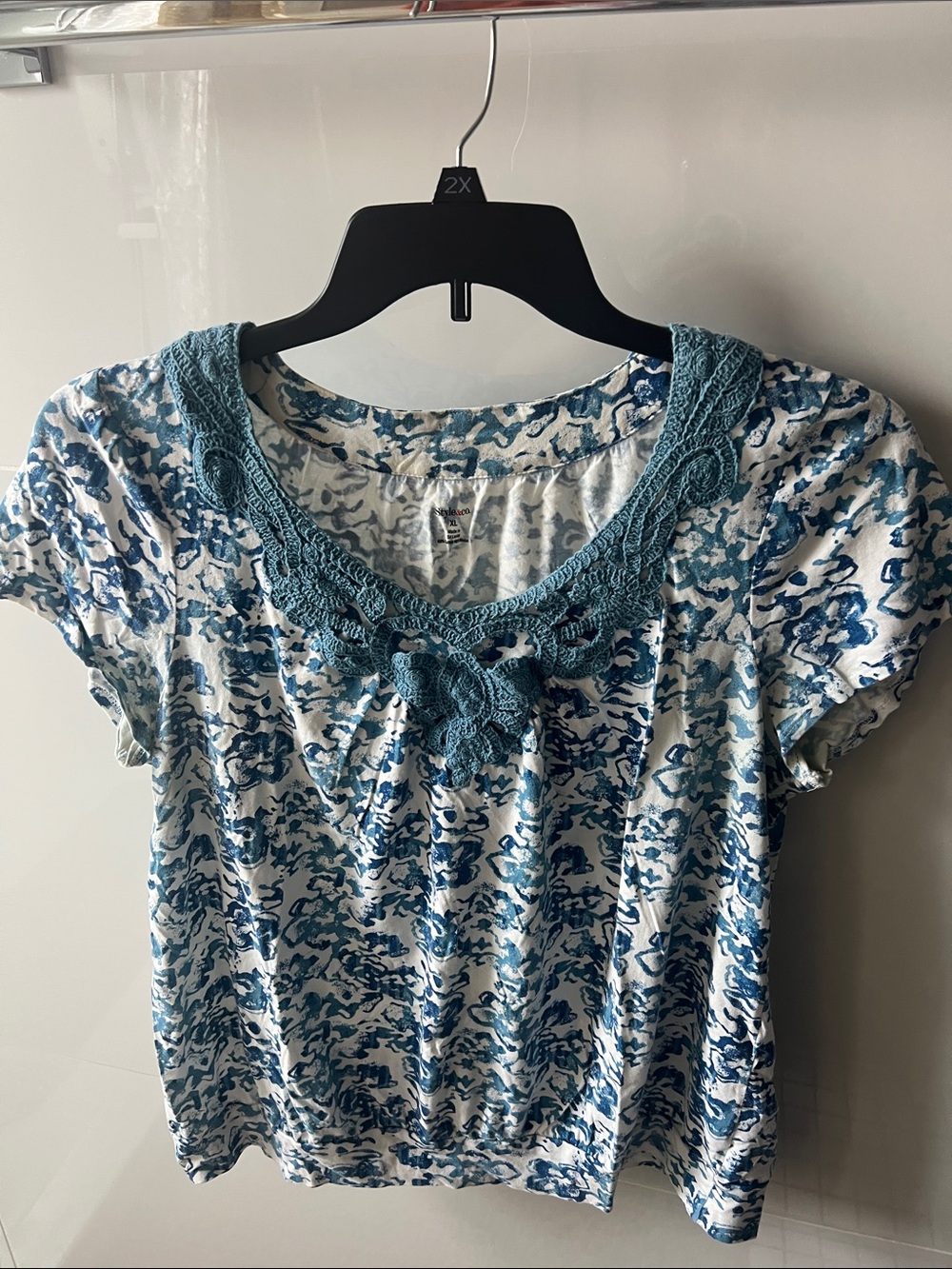 Style & Co./Macys woman’s XL top with crocheted lace embellished top like new